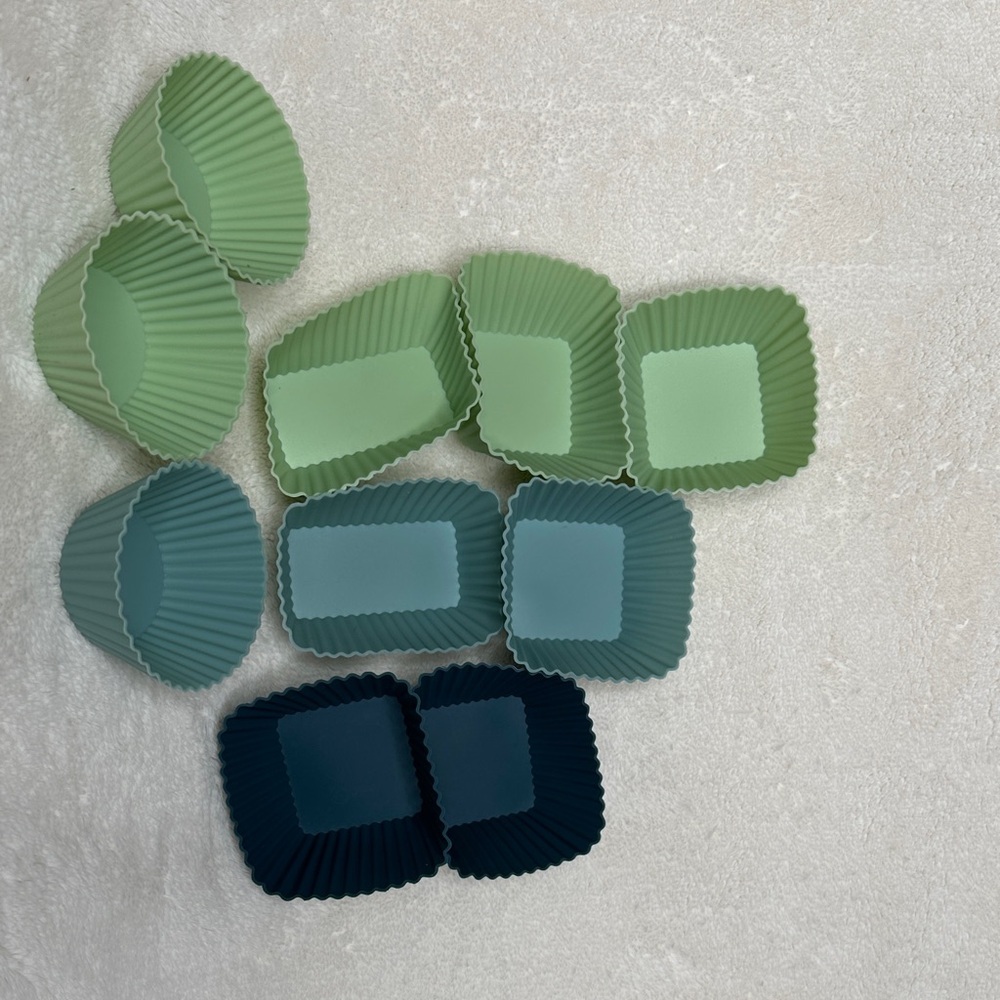 Set of 10 Silicone Bento Box or Baking Cups in Green and Blue Varied Sizes EUC - Picture 7 of 11